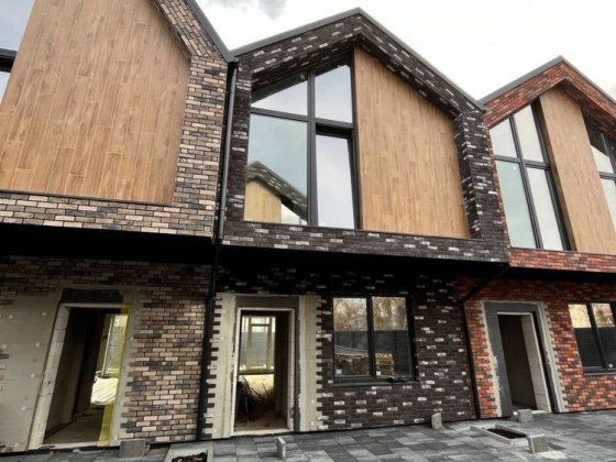 Таунхаси в центральній частині Ірпеня Ирпень