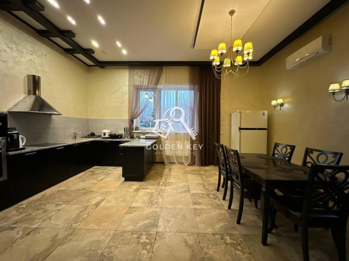 Продаж будинку по вул. В.Бизова ( Якіра ) - фото 1