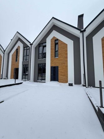 Продам Таунхаус. Центральні Комунікації. Зручний виїзд до Києва 15 хв! - фото 1