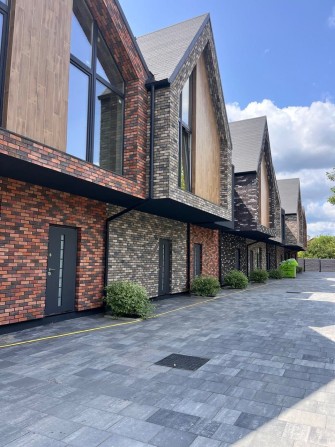 Просторий таунхаус з власною прибудинковою територією - фото 1