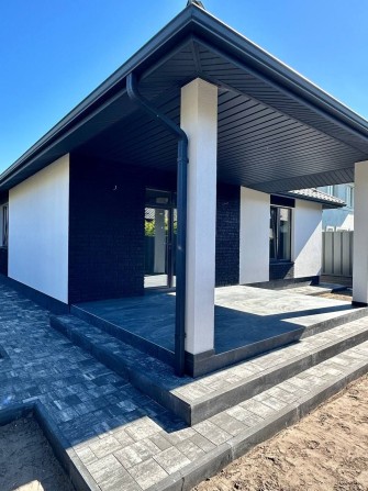 Одноповерховий будинок з авто навісом. Місто Буча - фото 1