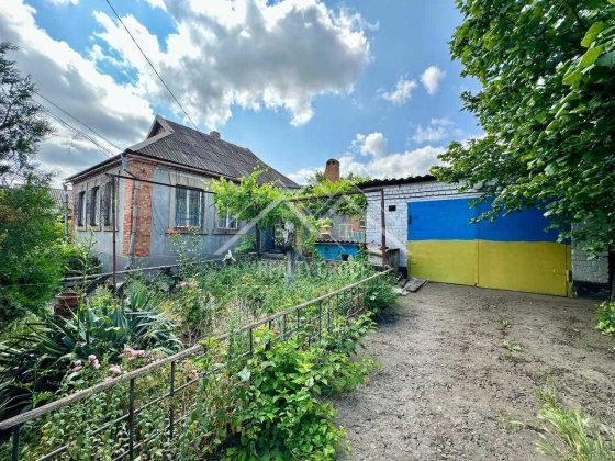 Продаж будинку з гаражем в Металургійному районі Кривой Рог