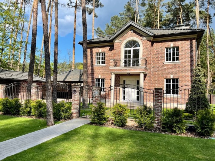 Котедж на 10 сотках земли в закрытом городке Лесной Бучи. - фото 1