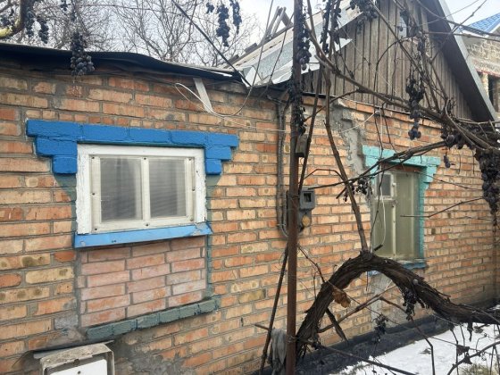 Невеличкий міцний будиночок Веселі Терни, вода, газ, 10соток. Міцний Кривой Рог