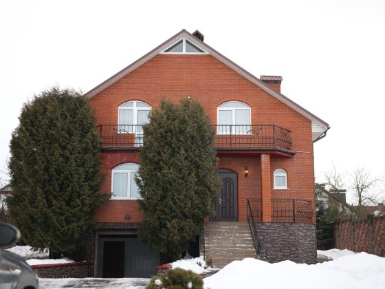 Окремий будинок з підвалом та гаражем поруч Автовокзалу район Газовик Рівне