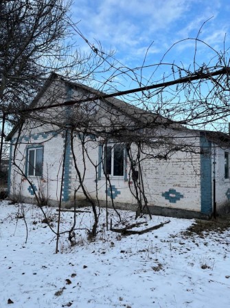 Продам будинок поряд з містом! - фото 1