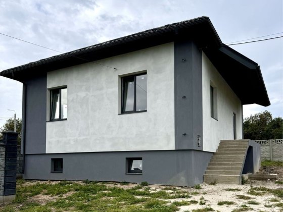 Продаж окремого будинку на вул. В. Чорновола! Ровно