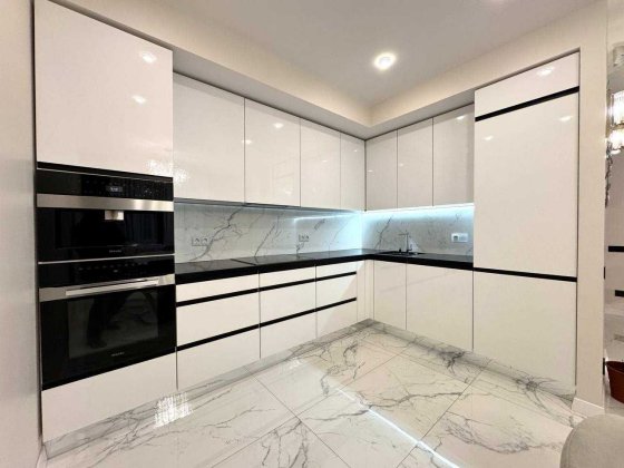 Котедж  з власним гаражем  Петра Полтави центр   300000 Ровно