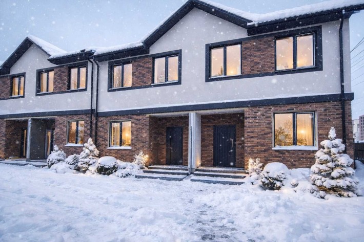 Таунхаус з ремонтом | газ | міські комунікації, власний задній двір - фото 1