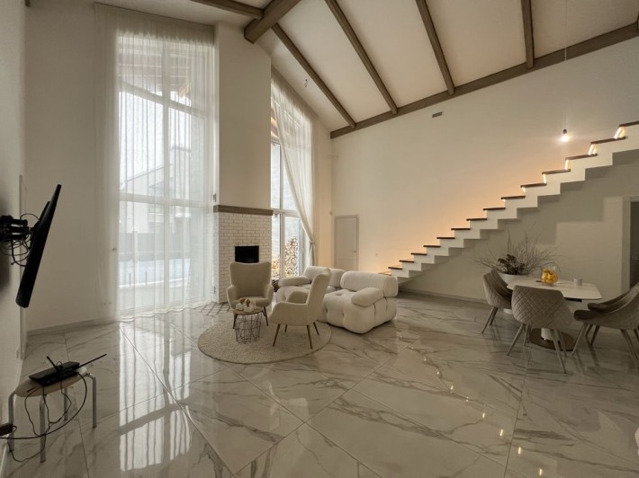 Будинок з якісним ремонтом в центральній частині Бучі - фото 1