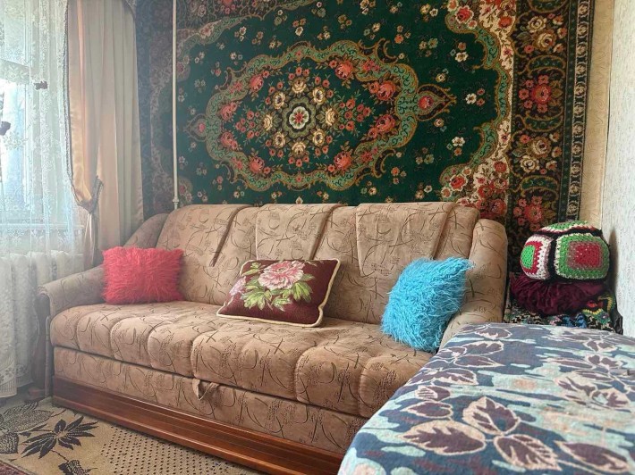 Оренда для дівчини 1-однієї кімнати в 3-кімнатній квартирі на Сихові - фото 1