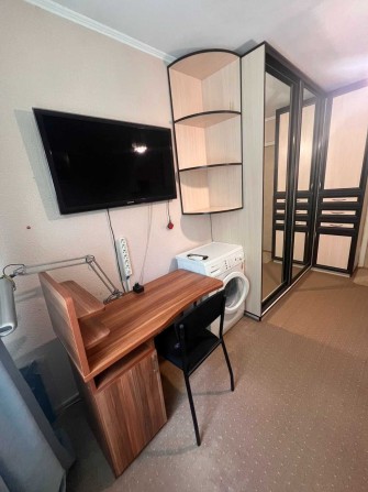 Здам  кімнату  в гуртожитку. вул. Сімферопольська 11/1.метро 15 хв. - фото 1