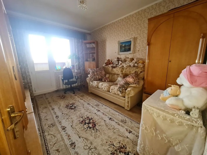 Оренда кімната з балконом біля метро Позняки 5 хв - фото 1