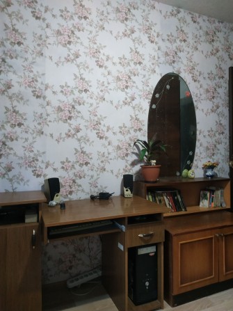 Сдаю комнату 12 м в 5 мин.от метро "Вырлица" . - фото 1