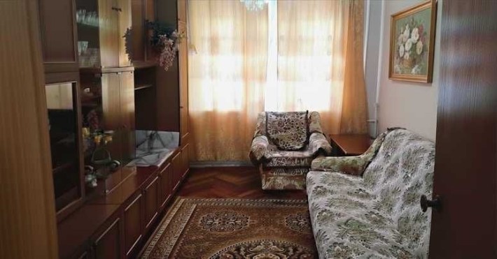 Кімната «Гостьова» біля парку Нивки (вул. Мрії) – тільки для жінки - фото 1