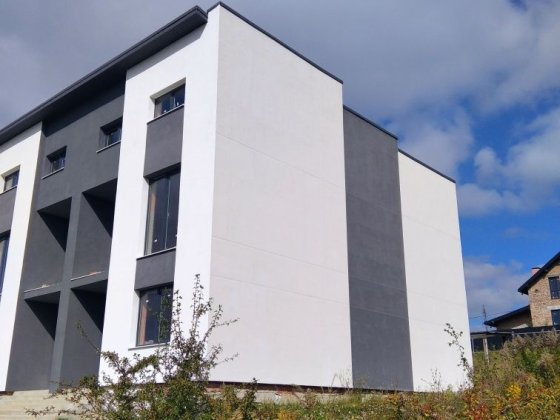 Будинок на дві сім'ї  .200 квадратних метрів кожна половина. Солонка