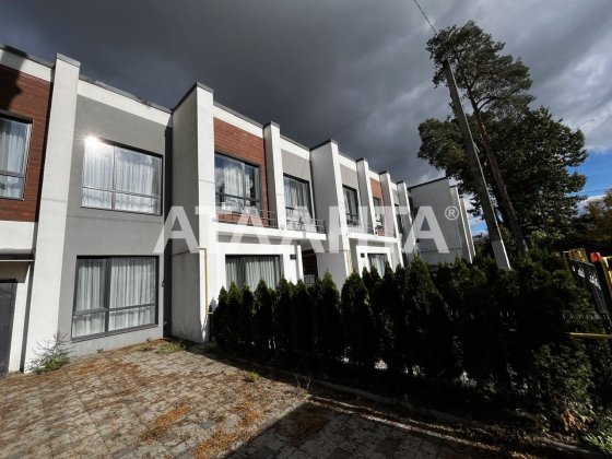 Продаж котеджу з новим ремонтом в Брюховичах(вул. Івасюка) Брюховичи