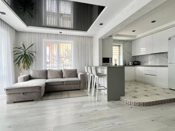 Продаж! Котедж з ремонтом 116 м² + 5 соток. Пустомити, вул. Свободи Пустомыты