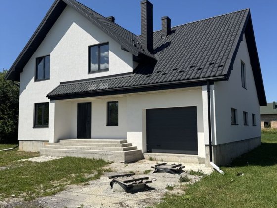 Продаж будинку з ділянкою на 10 соток Пустомыты