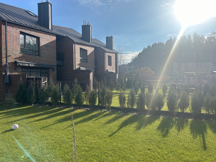 Продаж котеджу в передмісті с. Зубра : Площа 155 м2, діл. 2.5 сот, - фото 1