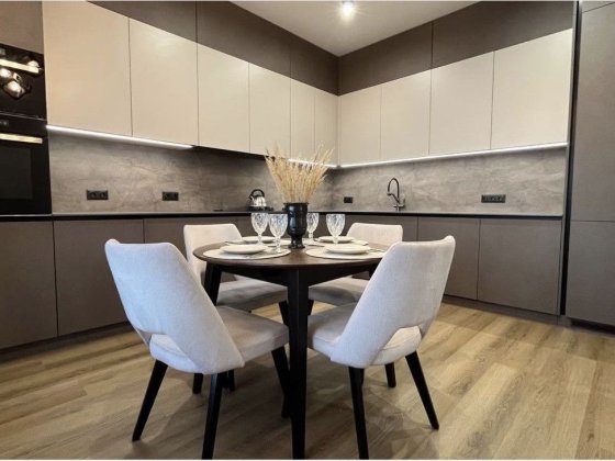 Продаж котеджу з ремонтом на ділянці 5 сот. Зубра