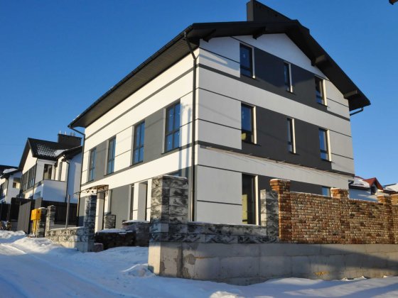 Продаж 1/2 будинку(котедж) в с. Зубра до об'їздної Зубра