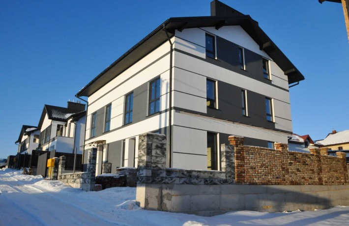 Продаж 1/2 будинку(котедж) в с. Зубра до об'їздної - фото 1