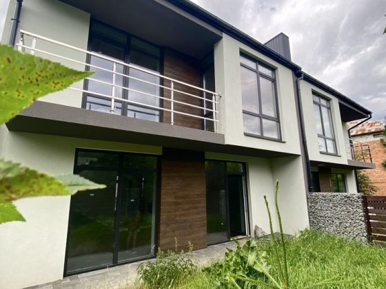 Продаж котеджу с.Зубра Зубра