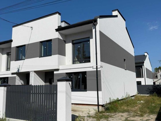 Продаж котеджу в селі Зимна Вода Зимняя Вода