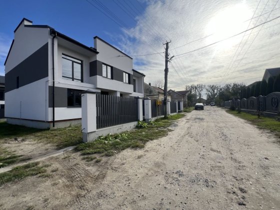 Продаж! Котедж 125 м.кв Зимна Вода! Терміново Зимняя Вода