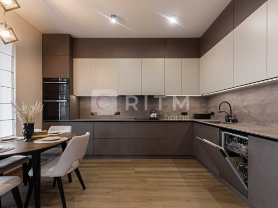 Продаж будинку з дизайнерським ремонтом 5хв від Сихова. Зубра