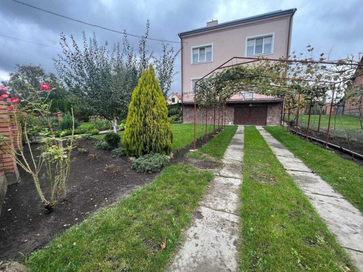 Продаж простoрого будинку в м. Городок - фото 1