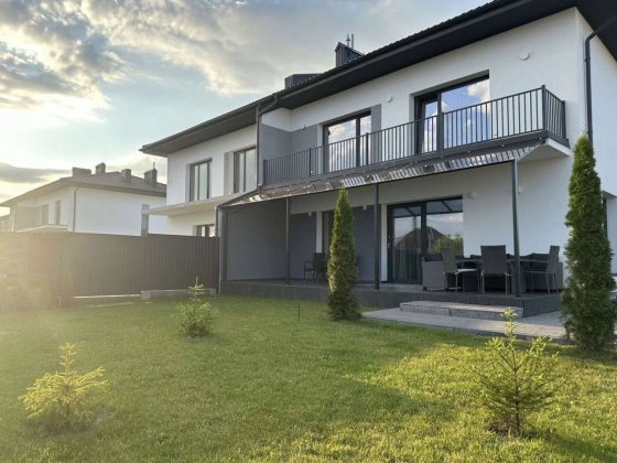 Продаж котеджу з сучасним ремонтом Зубра Зубра