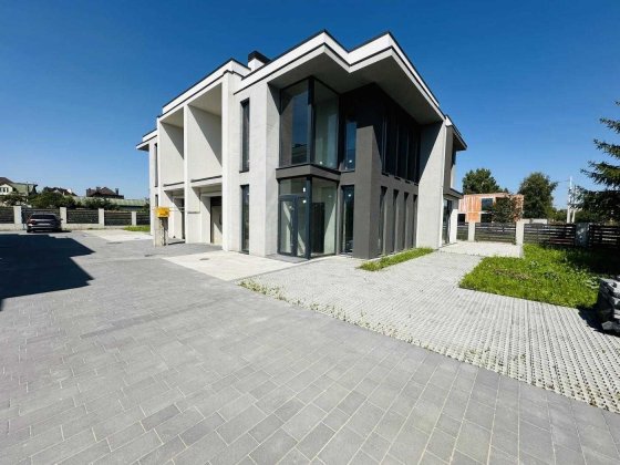 просторий та стильний котедж(дуплекс) Зубра. Зубра