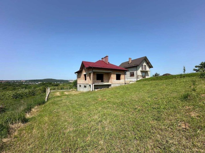 Прода окремостоячого будинку у с. Малехів на пагорбі - фото 1