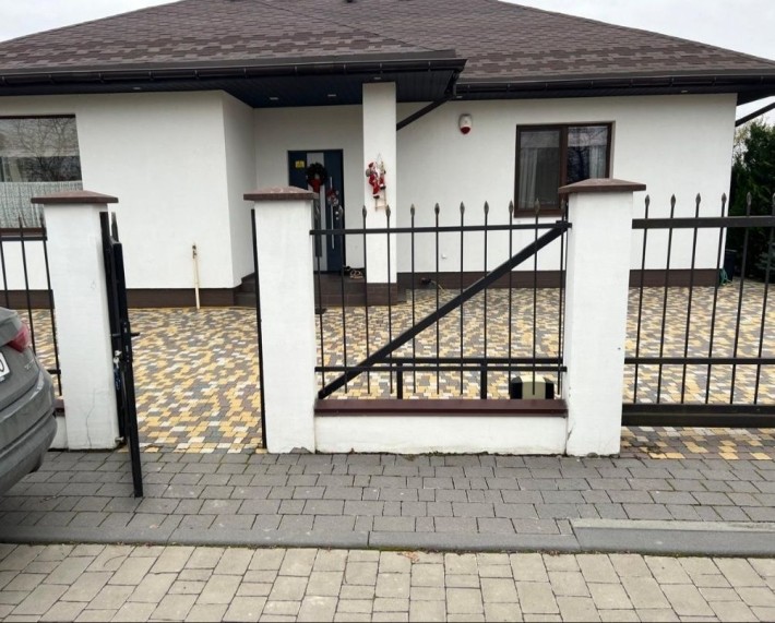 Продаж Будинок Конопниця+6 соток Землі,ц.100000 у.о - фото 1