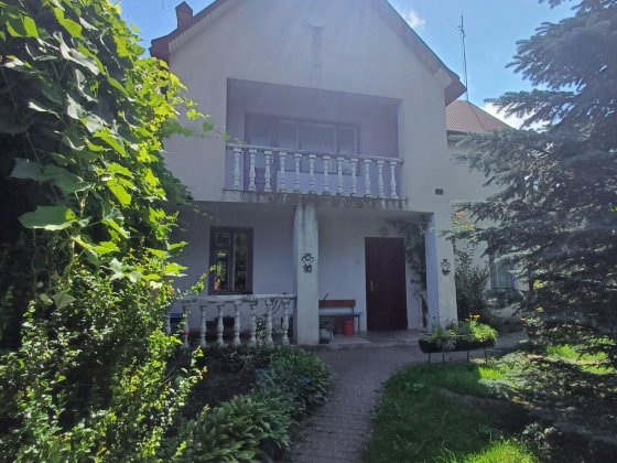 Продаж будинку 300 м кв + 10 соток м. Жовква Жолква
