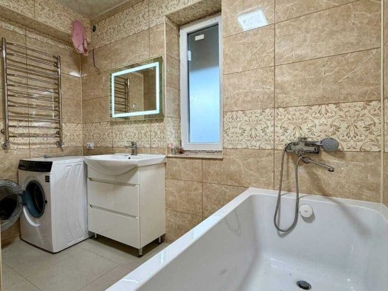 Продаж сучасного будинку з якісним ремонтом у новобудові 2021 року Стебник