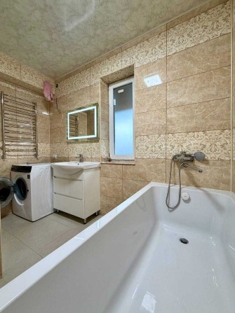 Продаж сучасного будинку з якісним ремонтом у новобудові 2021 року - фото 1