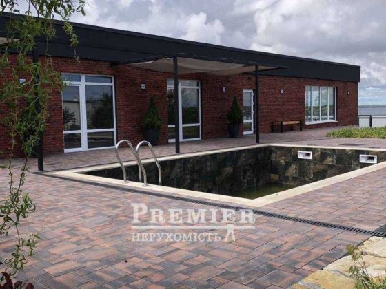 Терміново продається будинок з басейном на березі лиману! Коблево