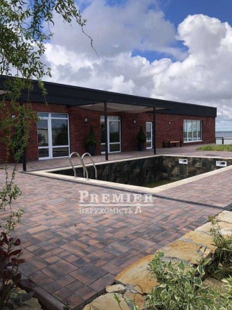 Терміново продається будинок з басейном на березі лиману! - фото 1