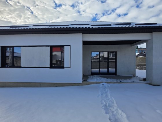 Будинок з ділянкою Ровно