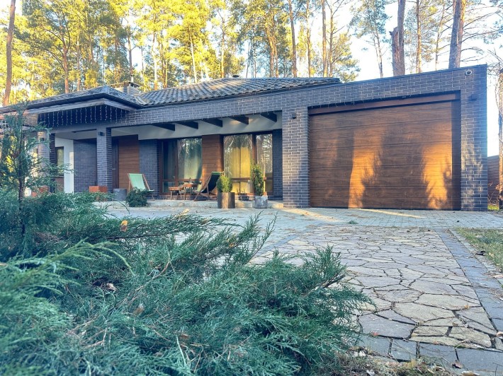 Будинок у найкращій локації Бучі, ділянка 8,5 соток - фото 1