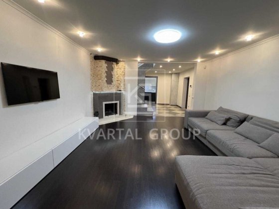 Продаж будинку в оточенні соснового лісу Буча