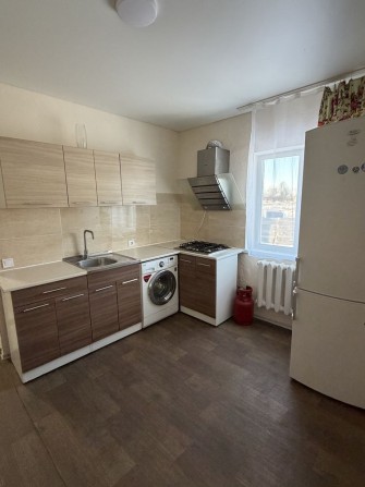 Невеликий будинок біля міста - фото 1