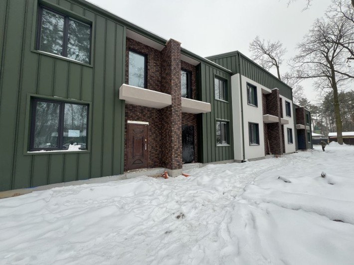 Таунхауси в Ірпені  поряд з озером 8 лінія - фото 1