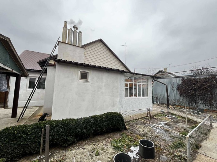Продаж  окремого будинку у місті  у зв'язку  з виїздом ! - фото 1