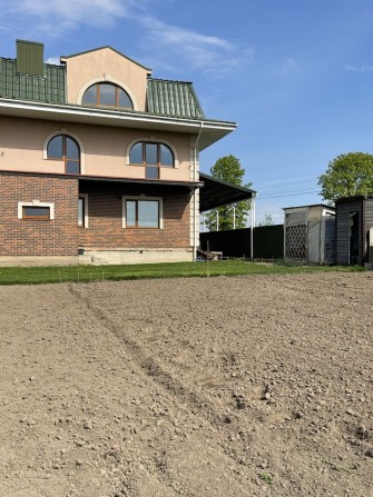 Продам котедж з великою земельною ділянкою - фото 1