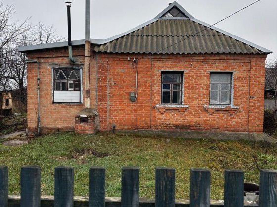 Окремий будинок. Ділянка 10 соток Полтава