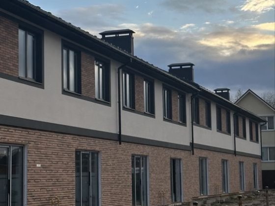 Таунхайс з центральними комунікаціями та інфраструктурою Буча